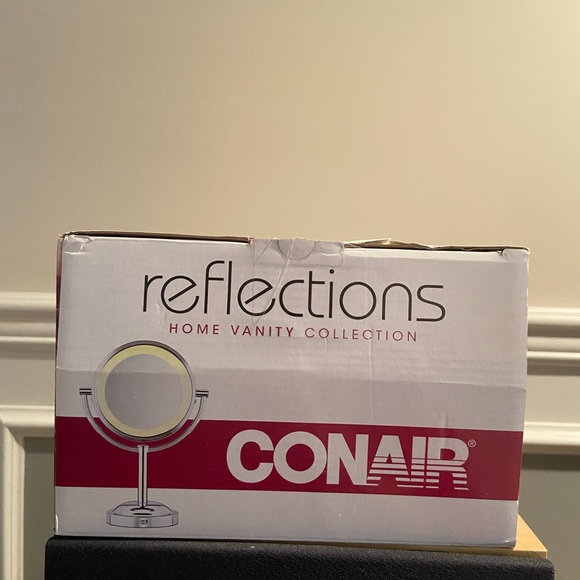 CONAIR Circular lighting mirror 5X - Picture 2 of 6